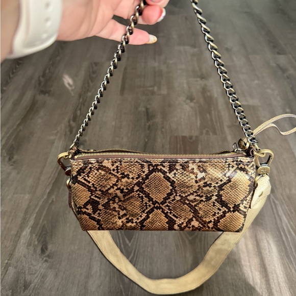 Hobo Darcy Crossbody Bag - Picture 8 of 10